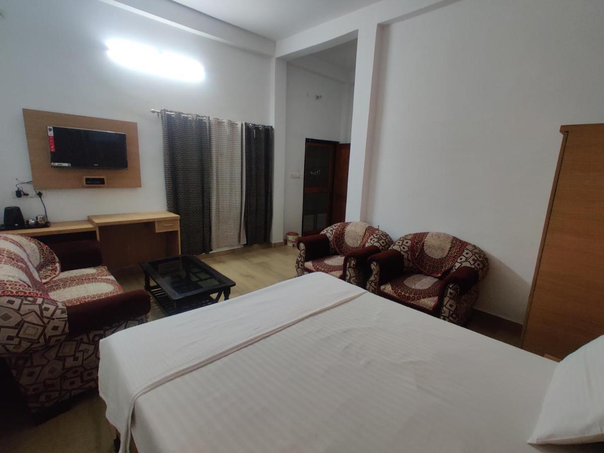 Jp International Naimisharanya Hotel Kültér fotó