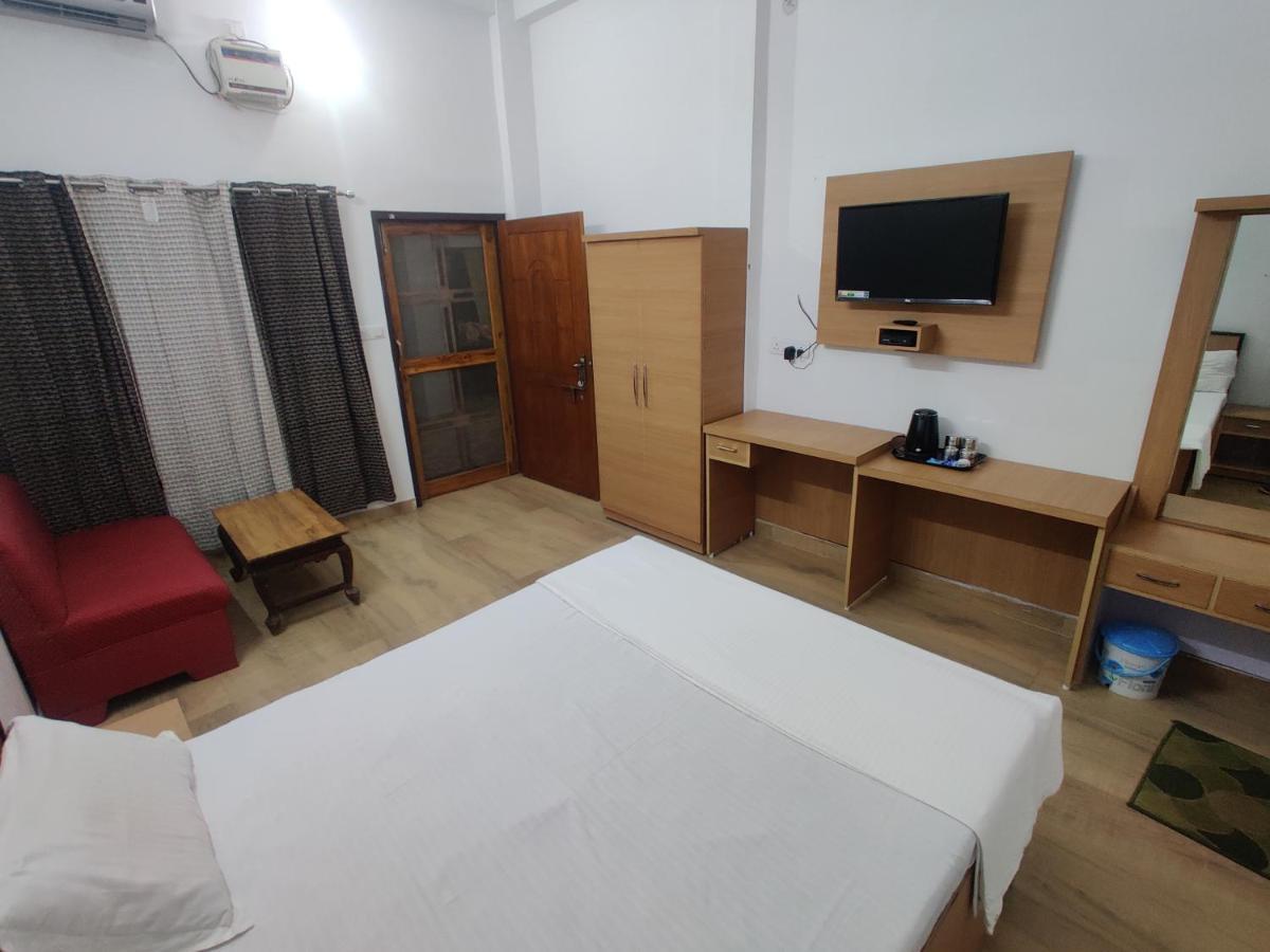 Jp International Naimisharanya Hotel Kültér fotó