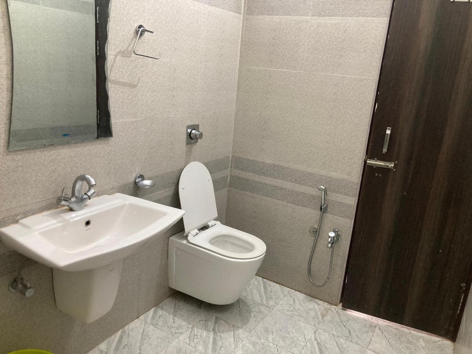 Jp International Naimisharanya Hotel Kültér fotó