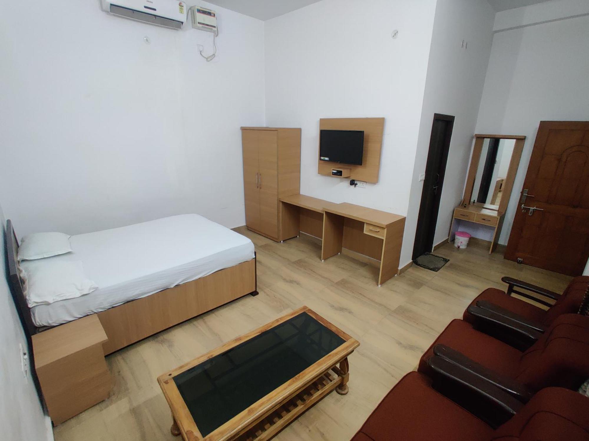 Jp International Naimisharanya Hotel Szoba fotó