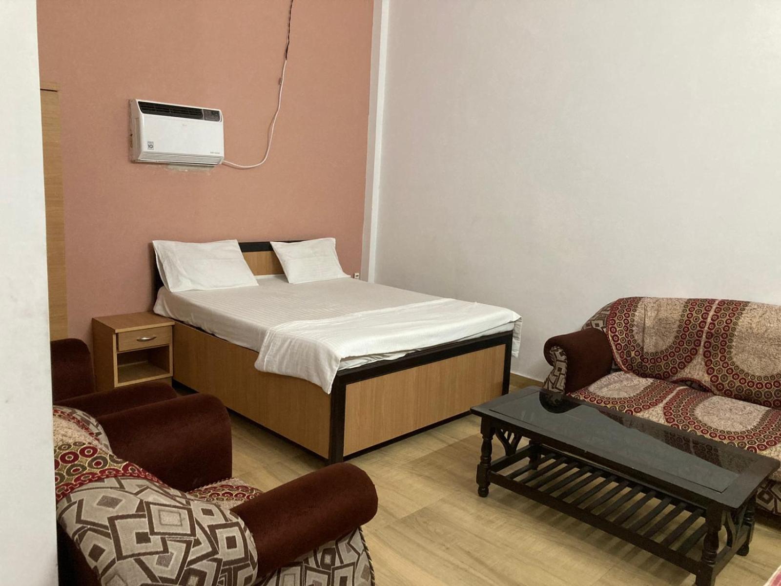Jp International Naimisharanya Hotel Szoba fotó
